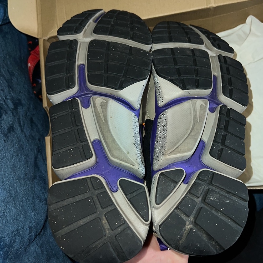 Nikes - Picture 5 of 5